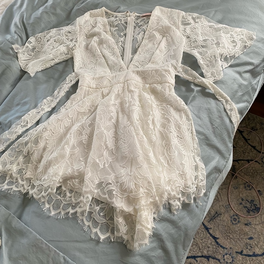 Showpo White Lace Romper, size 2, worn once, EUC